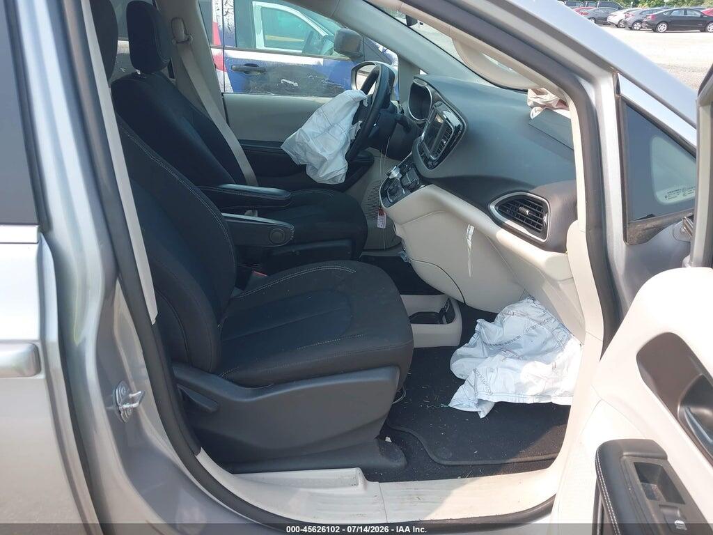 2C4RC1CG7LR216208 2020 CHRYSLER VOYAGER photo no. 5