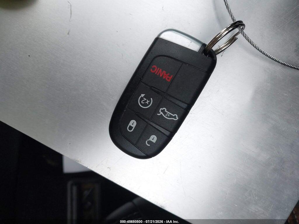 2C3CCAGGXLH154703 2020 CHRYSLER 300 photo no. 11
