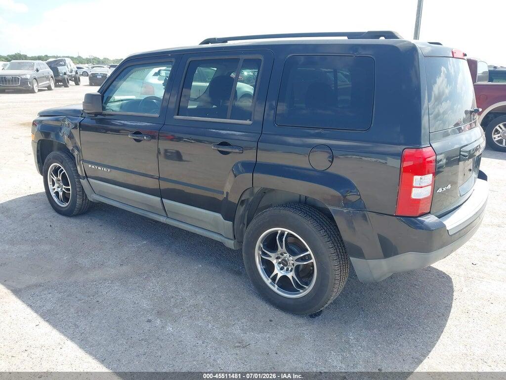 1J4NF1GB5BD158258 2011 JEEP PATRIOT photo no. 3