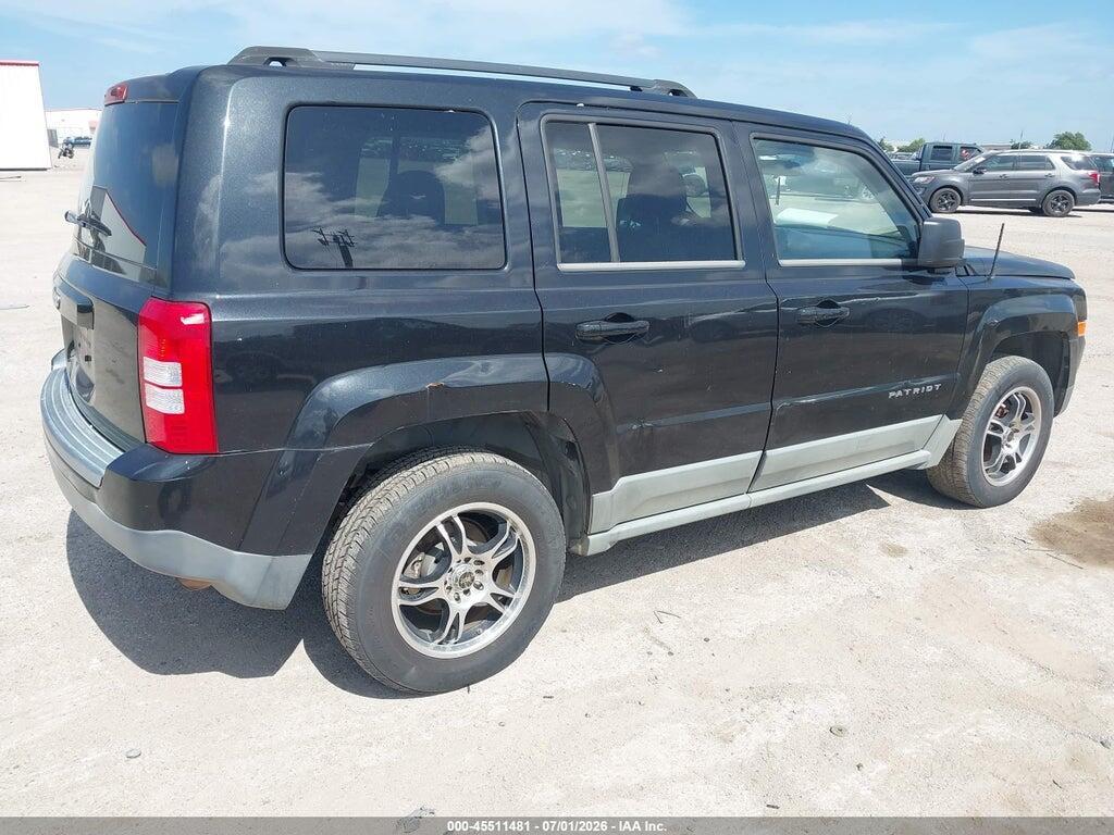 1J4NF1GB5BD158258 2011 JEEP PATRIOT photo no. 4