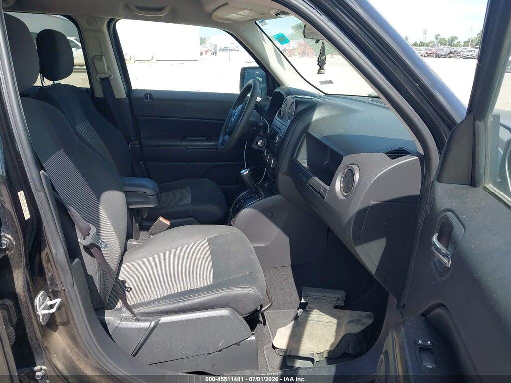 1J4NF1GB5BD158258 2011 JEEP PATRIOT photo no. 5