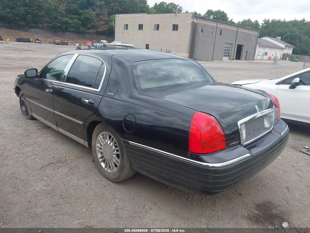 2LNBL8CV7AX751925 2010 LINCOLN TOWN CAR photo no. 3