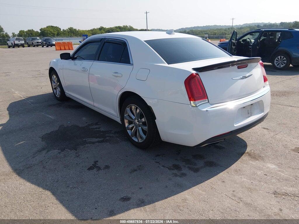 2C3CCARG4FH831021 2015 CHRYSLER 300 photo no. 3