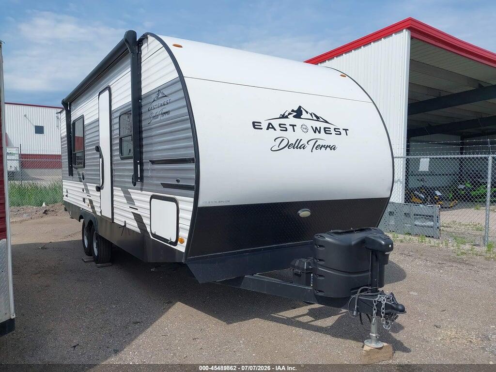 2022 EAST TO WEST DELLA TERRA 5ZT2DEMB5N9010286