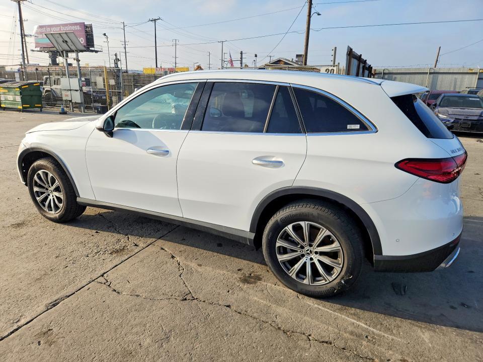 2025 MERCEDES-BENZ GLC 300 — Фото 2 из 13
