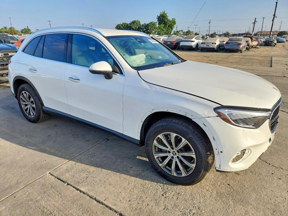 2025 MERCEDES-BENZ GLC 300 — Фото 4 из 13