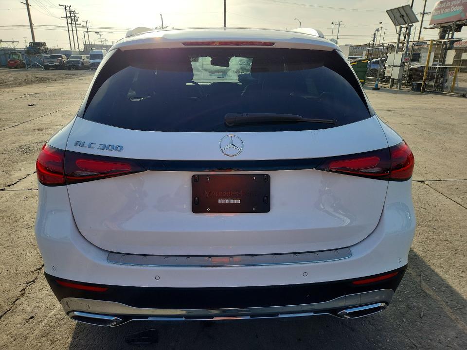 2025 MERCEDES-BENZ GLC 300 — Фото 6 из 13
