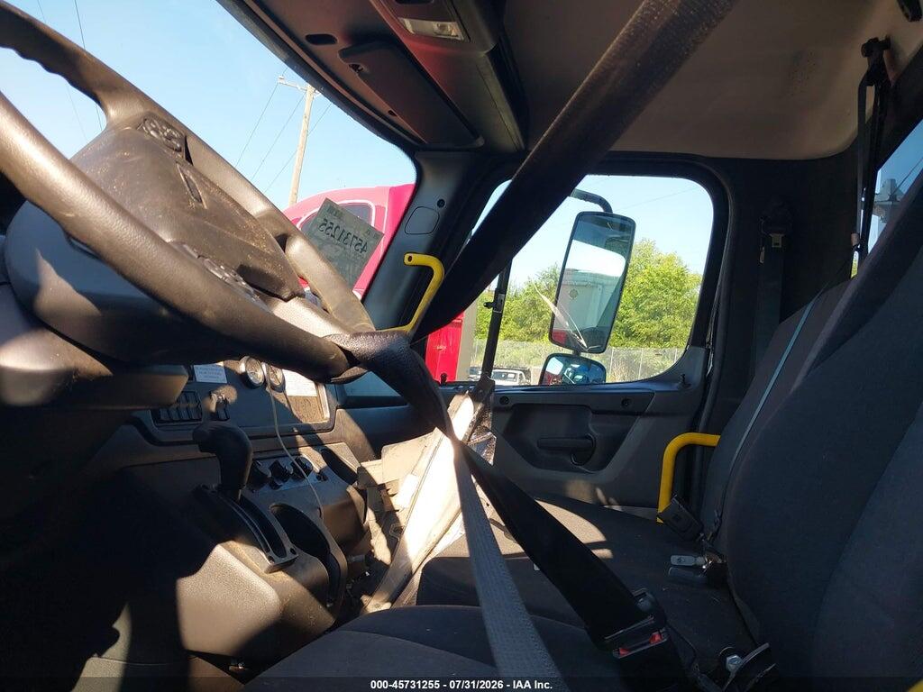 3ALACWFC2SDWA2313 2025 FREIGHTLINER M2 106 photo no. 7