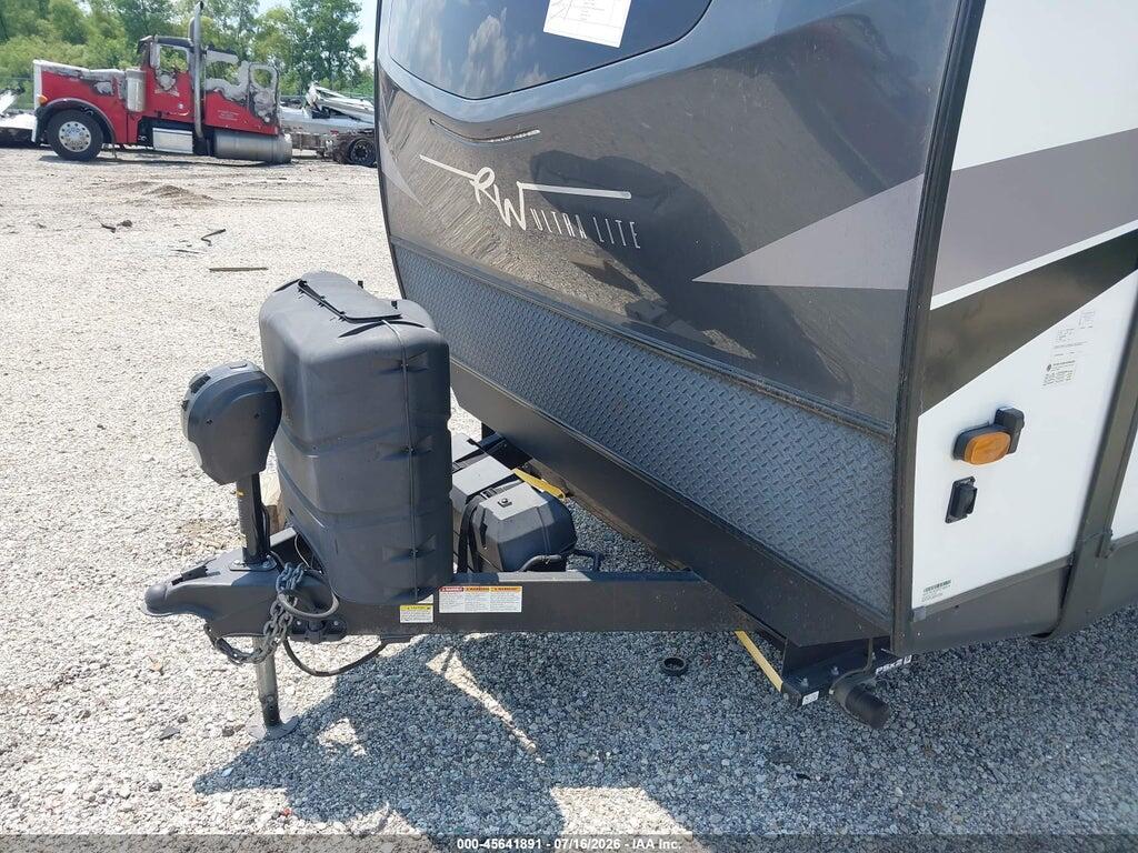 4X4TRLB22PZ184974 2023 FOREST RIVER ROCKWOOD ULTRA LITE TRAVEL TRAILER photo no. 10
