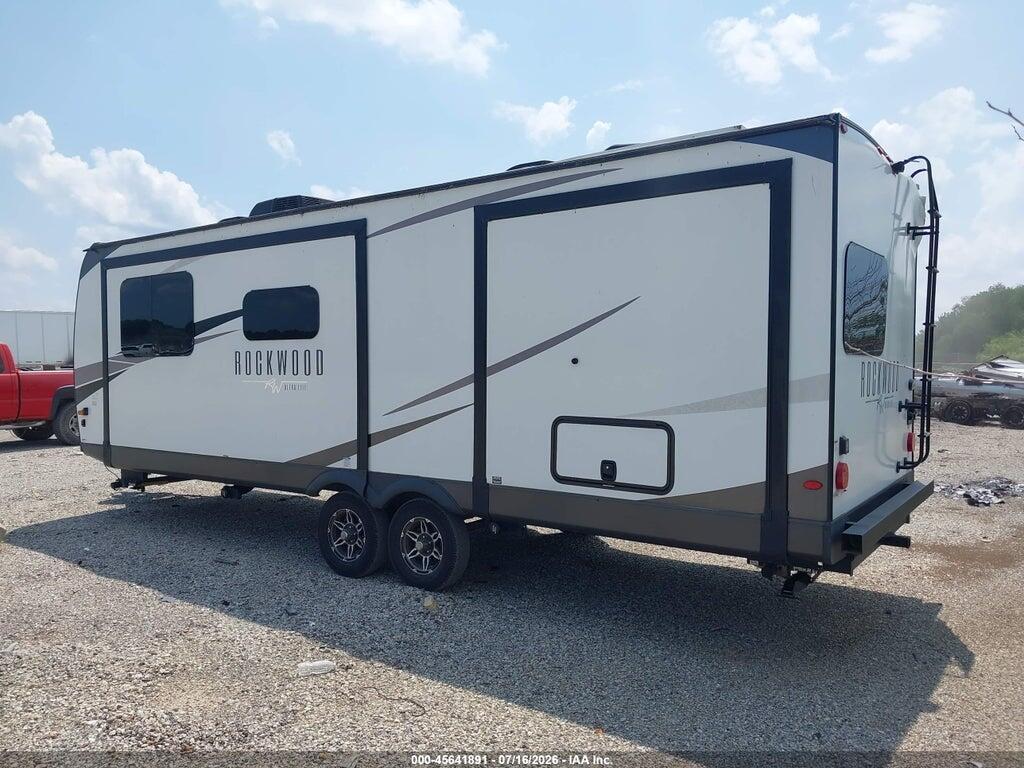 4X4TRLB22PZ184974 2023 FOREST RIVER ROCKWOOD ULTRA LITE TRAVEL TRAILER photo no. 3