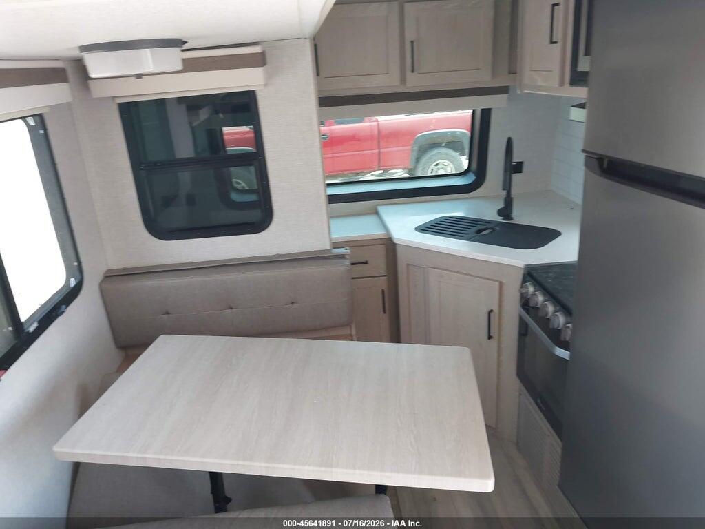 4X4TRLB22PZ184974 2023 FOREST RIVER ROCKWOOD ULTRA LITE TRAVEL TRAILER photo no. 5