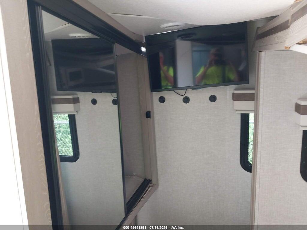 4X4TRLB22PZ184974 2023 FOREST RIVER ROCKWOOD ULTRA LITE TRAVEL TRAILER photo no. 8