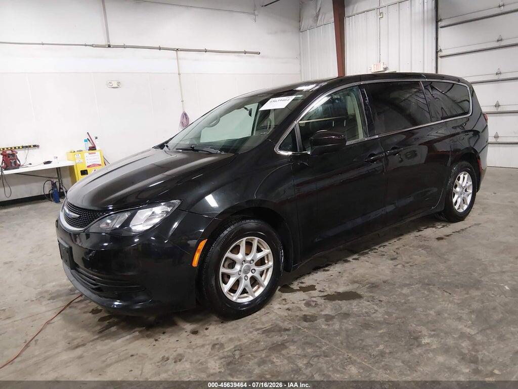 2C4RC1CGXLR146882 2020 CHRYSLER VOYAGER photo no. 2