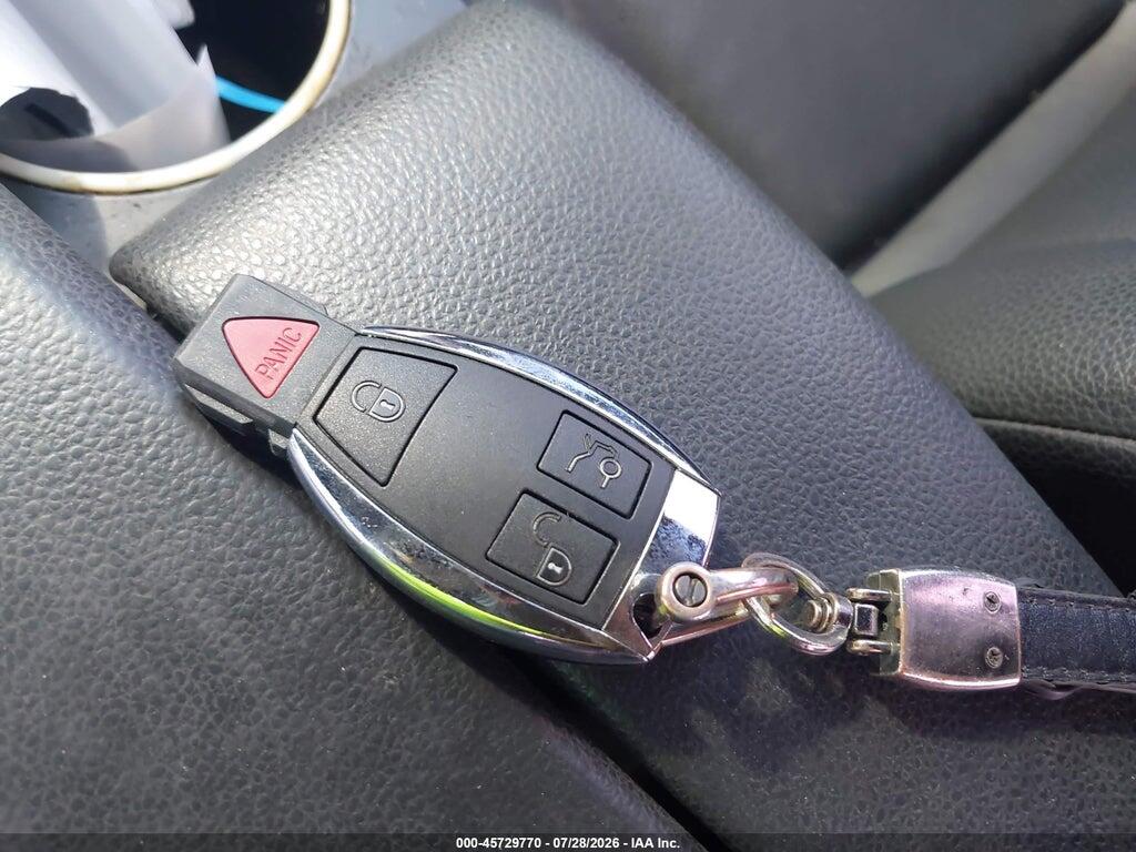 WDDGF5EB0AR109338 2010 MERCEDES-BENZ C 300 photo no. 11