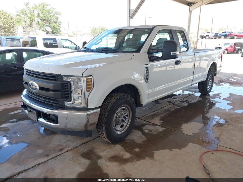 1FT7X2A68JEC83907 2018 FORD F-250 photo no. 2