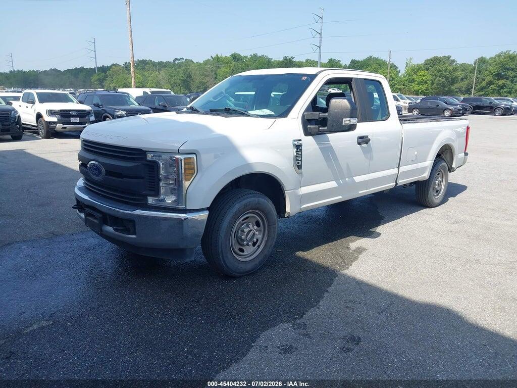 1FT7X2A65JEC22143 2018 FORD F-250 photo no. 2
