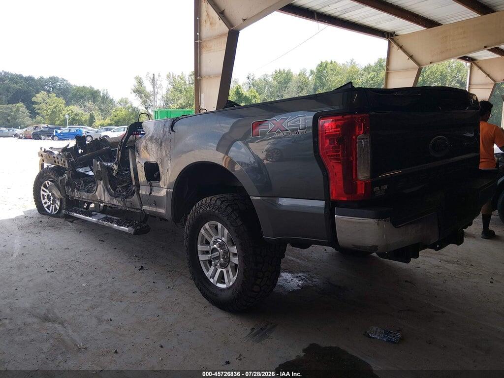 1FT7W2B69JEC73985 2018 FORD F-250 photo no. 3
