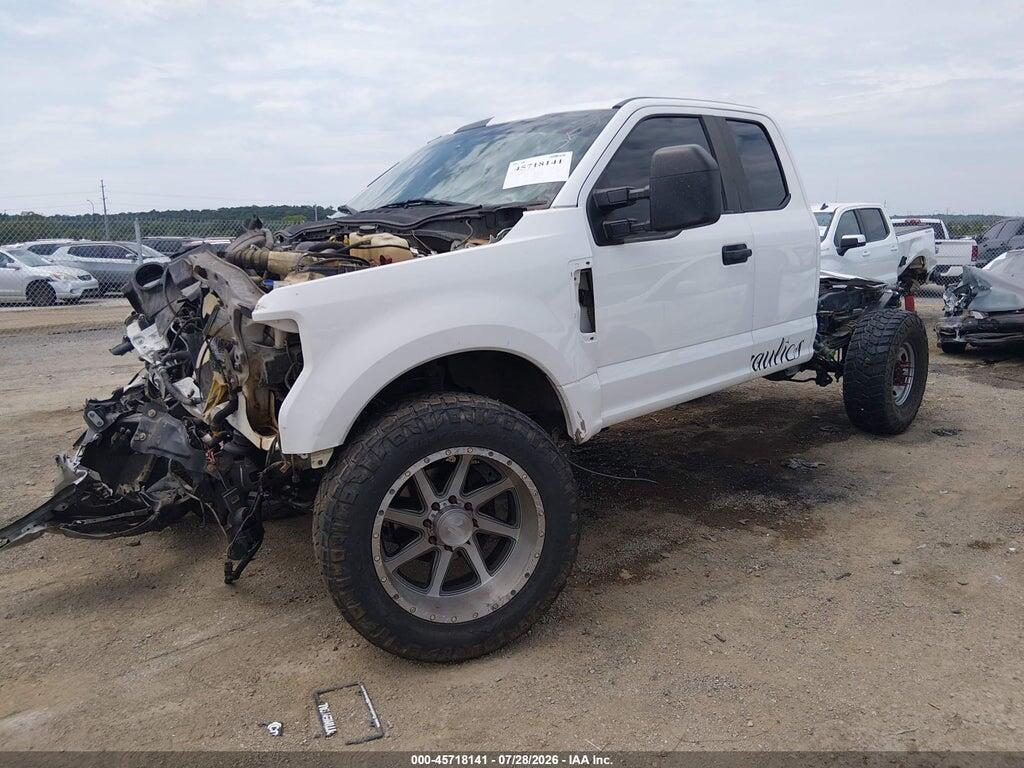 1FT7X2BT6JEB19401 2018 FORD F-250 photo no. 2