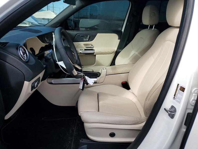 2025 MERCEDES-BENZ GLB 250 — Фото 7 из 13