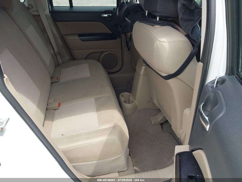 1J4NT1GA2BD285372 2011 JEEP PATRIOT photo no. 8