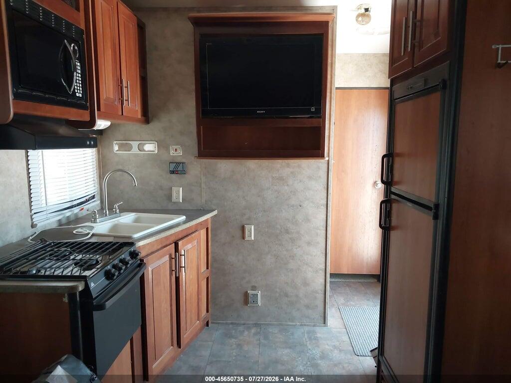 4YDT26020BF811306 2011 KEYSTONE 27' BUMPER PULL TRAVEL TRAILER photo no. 5