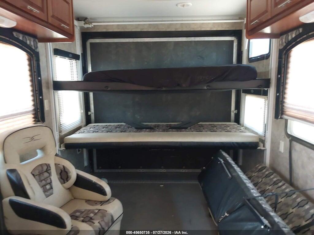 4YDT26020BF811306 2011 KEYSTONE 27' BUMPER PULL TRAVEL TRAILER photo no. 8
