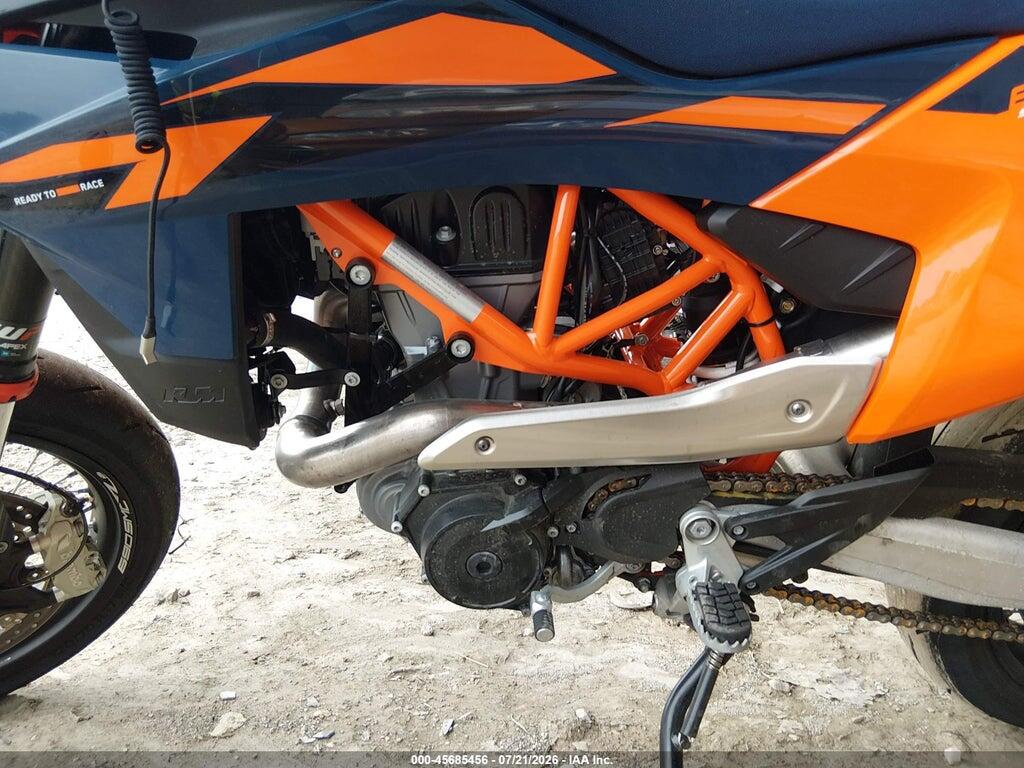 VBKLSX407TM786255 2026 KTM 690 SMC (CANADA photo no. 9