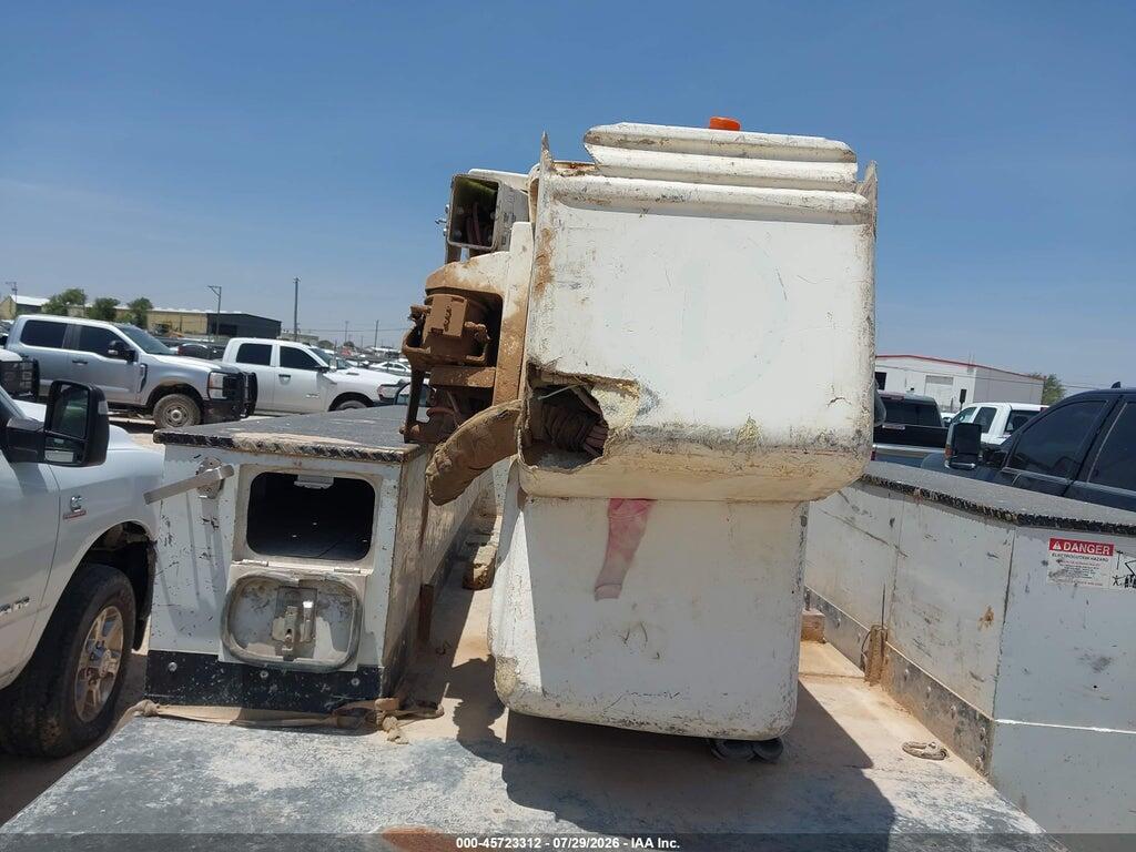 1FDUF5HY6JDA03028 2018 FORD F-550 CHASSIS photo no. 6