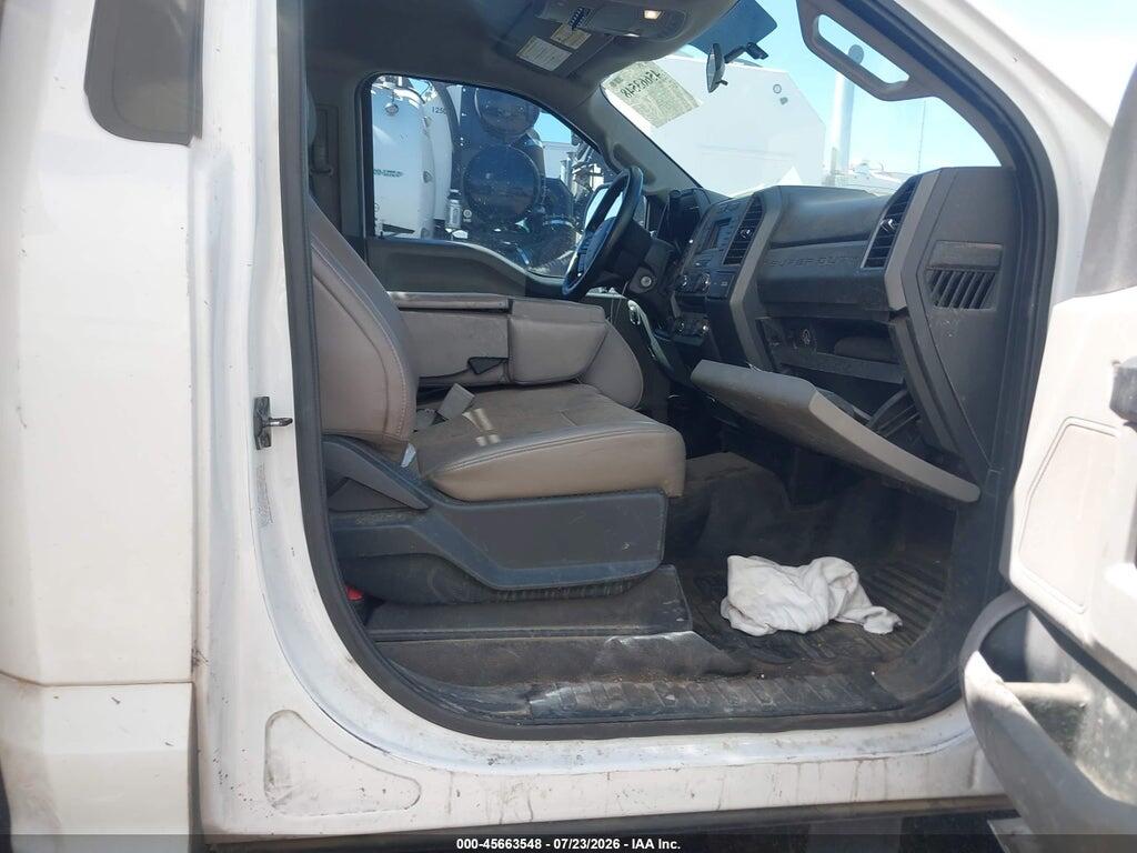 1FDUF5GT0JEB51871 2018 FORD F-550 CHASSIS photo no. 1
