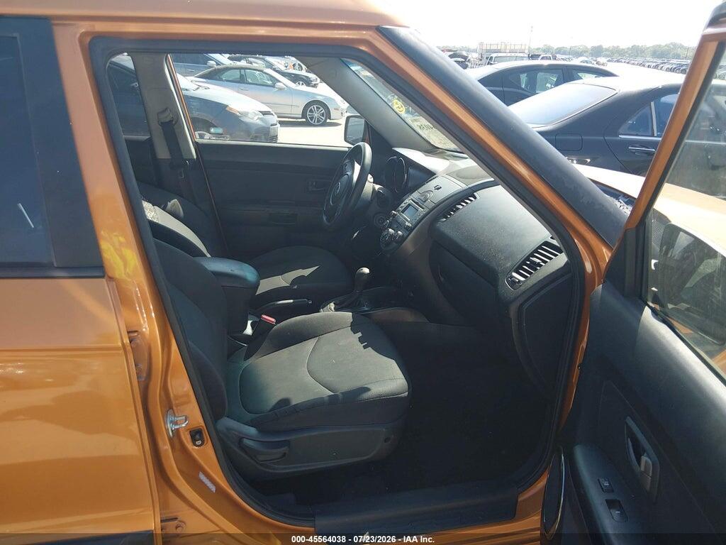 KNDJT2A27B7303049 2011 KIA SOUL photo no. 5
