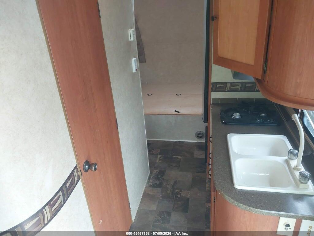 1NL1DTH28D1028719 2013 GULFSTREAM VISA 19RDS TRAVEL TRAILER photo no. 5