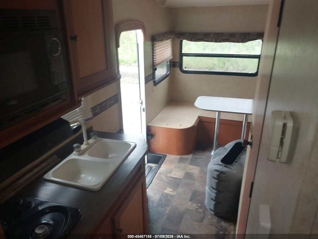 1NL1DTH28D1028719 2013 GULFSTREAM VISA 19RDS TRAVEL TRAILER photo no. 8