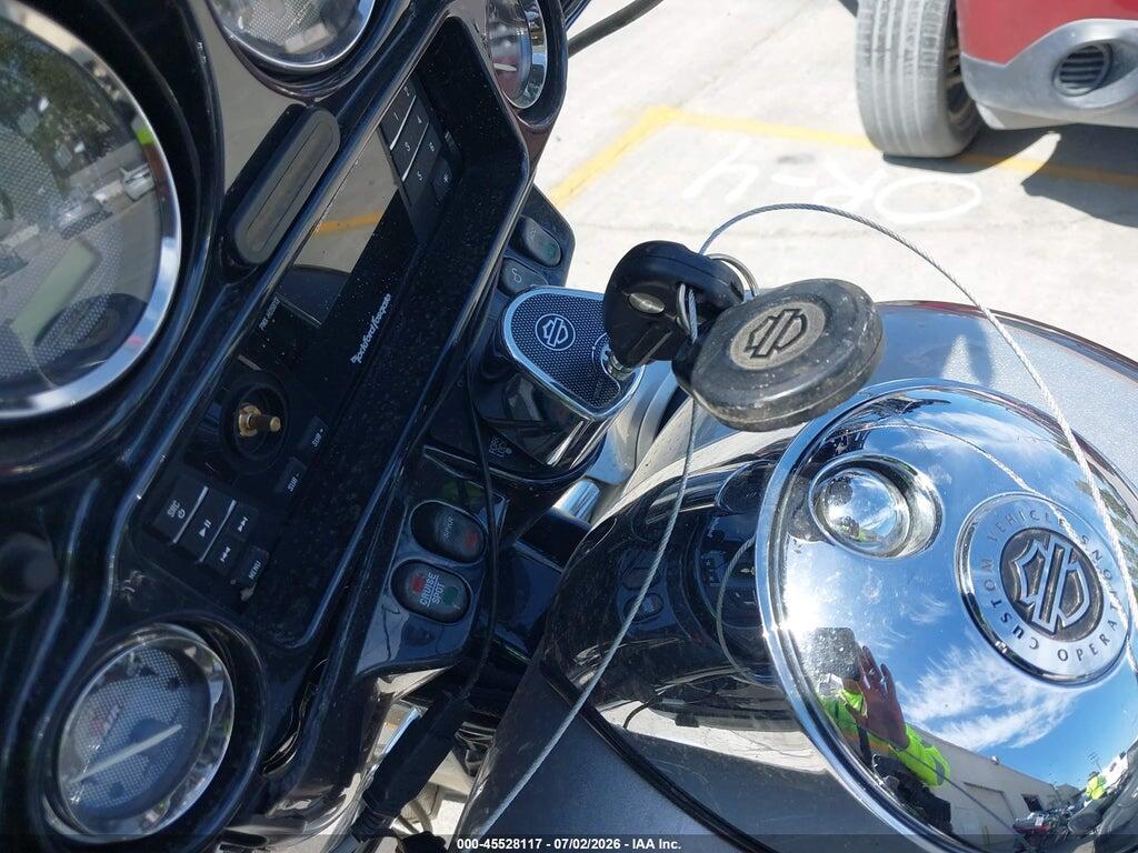 1HD1PR810DB957903 2013 HARLEY-DAVIDSON FLHTCUSE photo no. 11