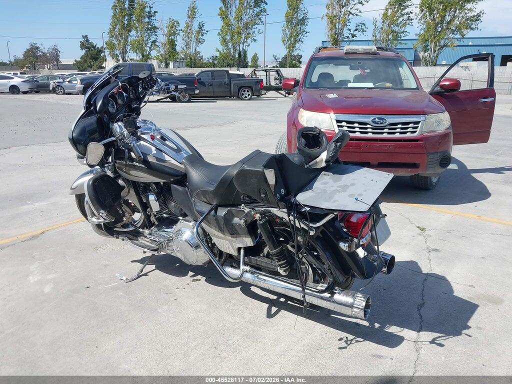 1HD1PR810DB957903 2013 HARLEY-DAVIDSON FLHTCUSE photo no. 4