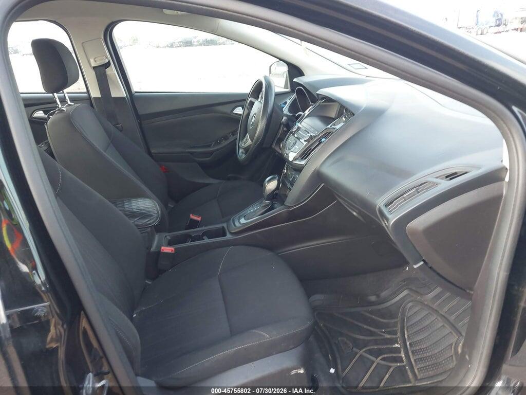 1FADP3F25JL259595 2018 FORD FOCUS photo no. 5