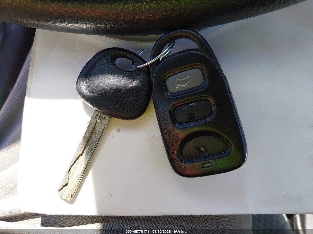 5XYKT3A16BG023031 2011 KIA SORENTO photo no. 11
