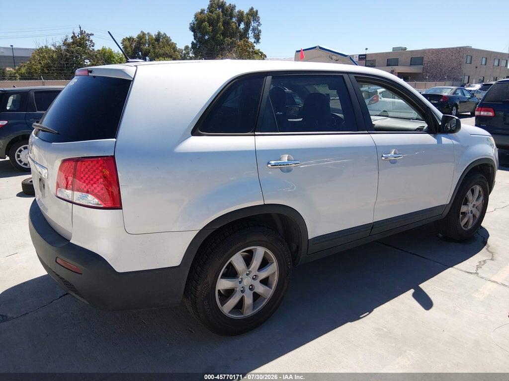 5XYKT3A16BG023031 2011 KIA SORENTO photo no. 4
