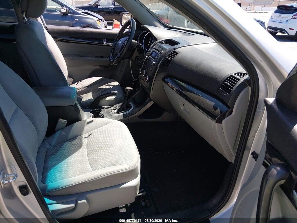 5XYKT3A16BG023031 2011 KIA SORENTO photo no. 5
