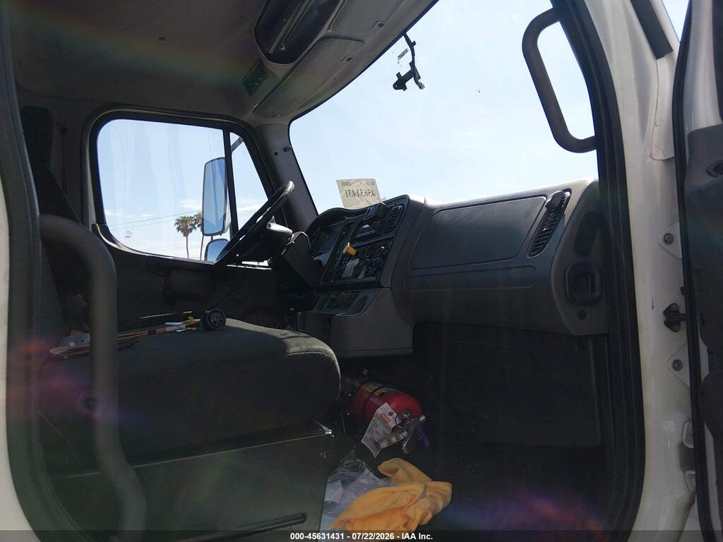 2017 FREIGHTLINER M2 106 1FVHCYCY1HHJA7145