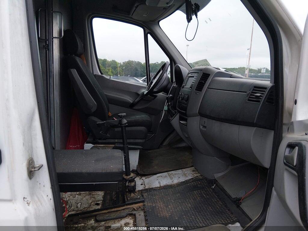 WDYPE8DB6E5913631 2014 FREIGHTLINER SPRINTER 2500 photo no. 5