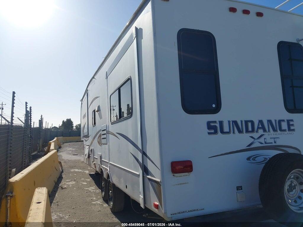 5SFSG3124DE252832 2013 HEARTLAND SUNDANCE XLT 293RE photo no. 3