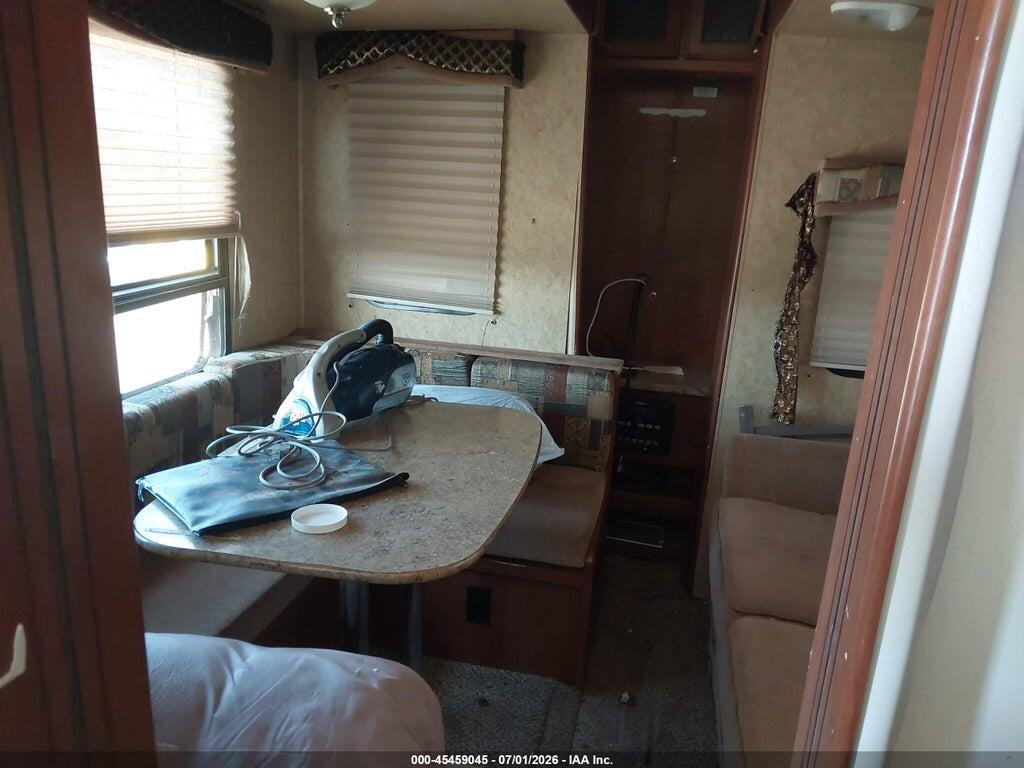 5SFSG3124DE252832 2013 HEARTLAND SUNDANCE XLT 293RE photo no. 5