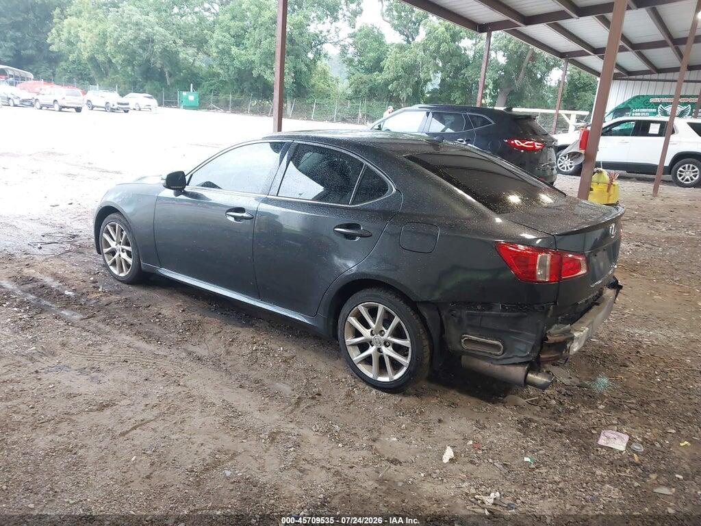JTHCF5C22B5045712 2011 LEXUS IS 250 photo no. 3