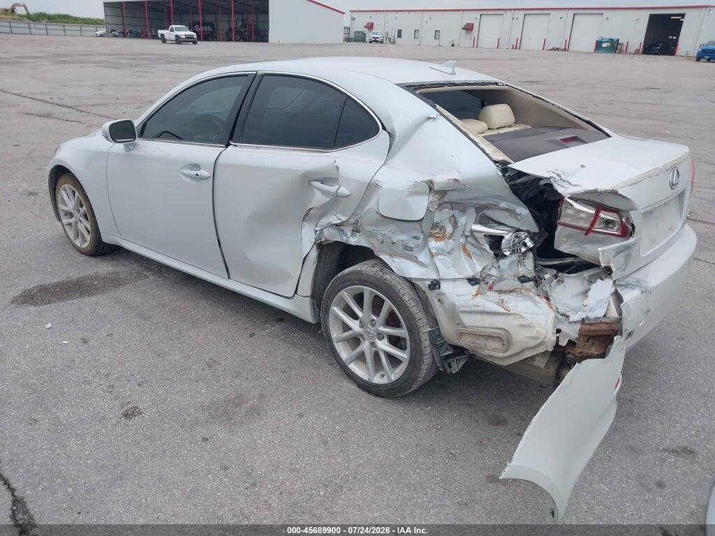 JTHCF5C29B5045352 2011 LEXUS IS 250 photo no. 3