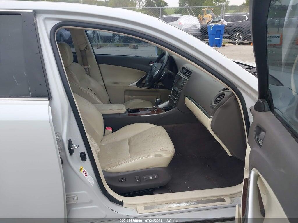 JTHCF5C29B5045352 2011 LEXUS IS 250 photo no. 5