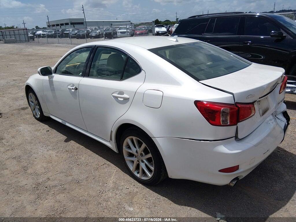 JTHCF5C21B5047368 2011 LEXUS IS 250 photo no. 3