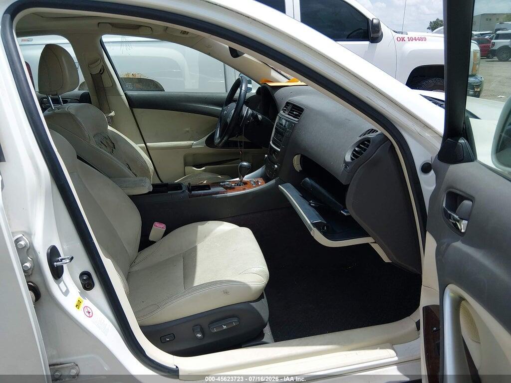 JTHCF5C21B5047368 2011 LEXUS IS 250 photo no. 5