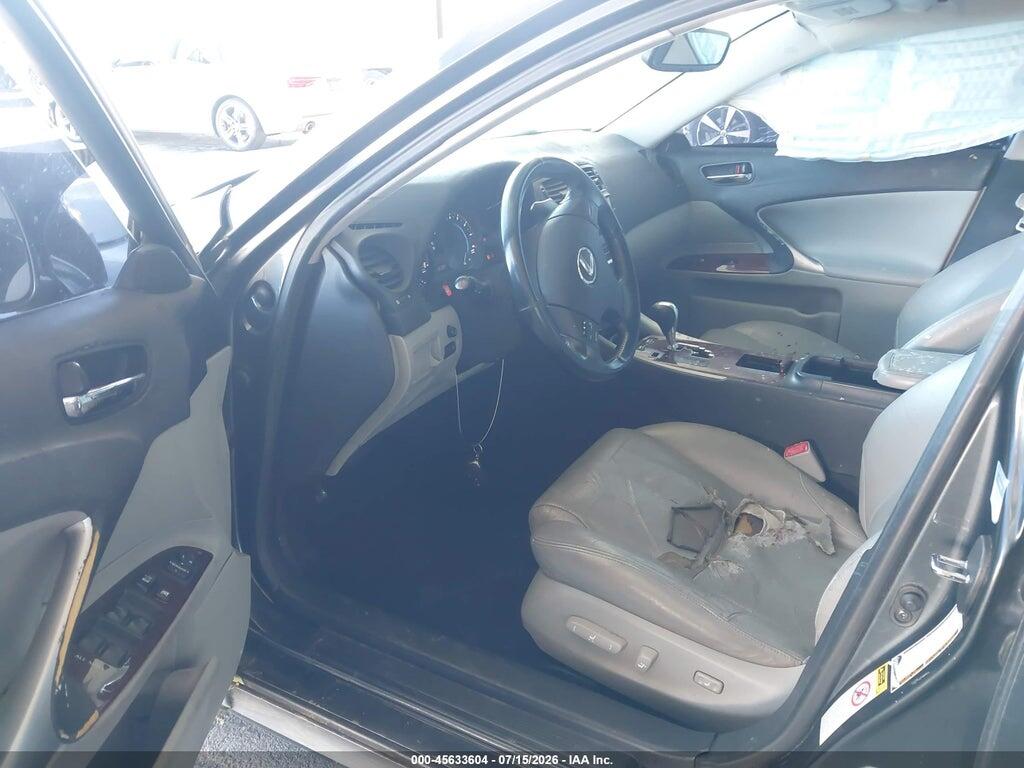 JTHBE262X82014453 2008 LEXUS IS photo no. 5