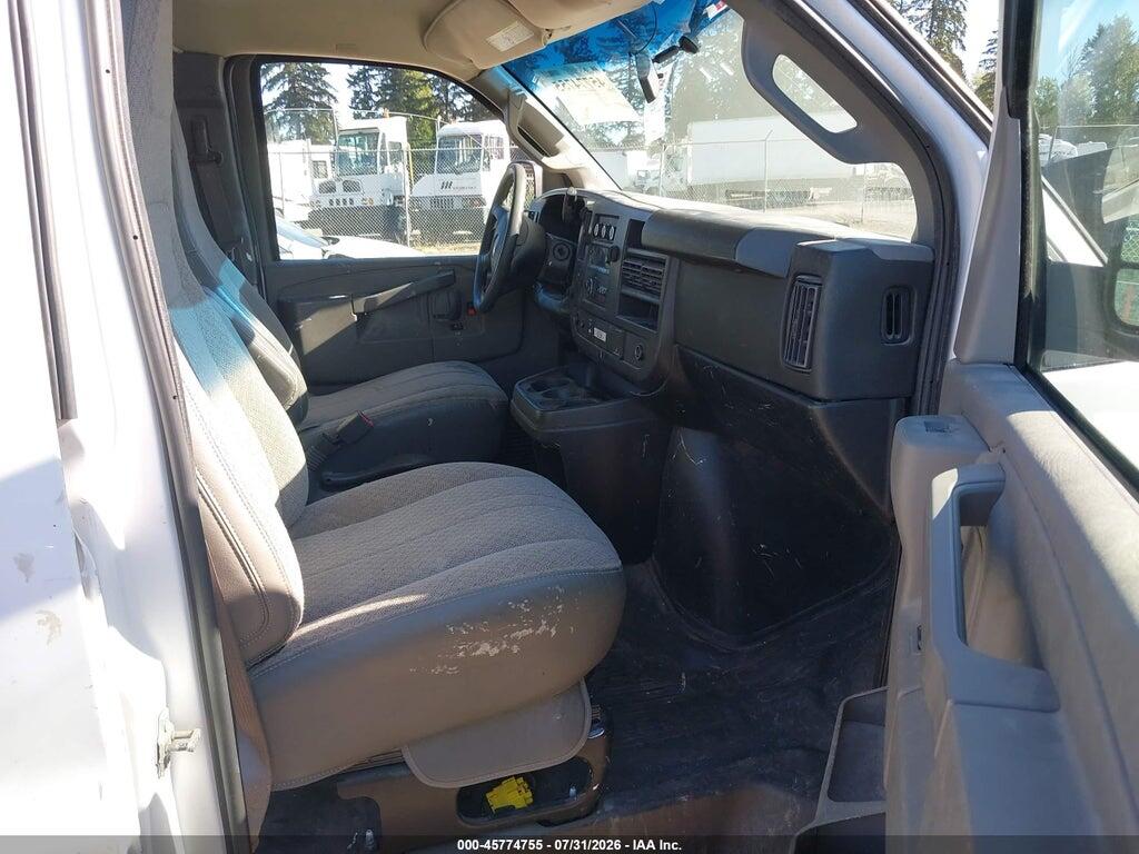 1GTW7AFF5H1909042 2017 GMC SAVANA 2500 photo no. 5