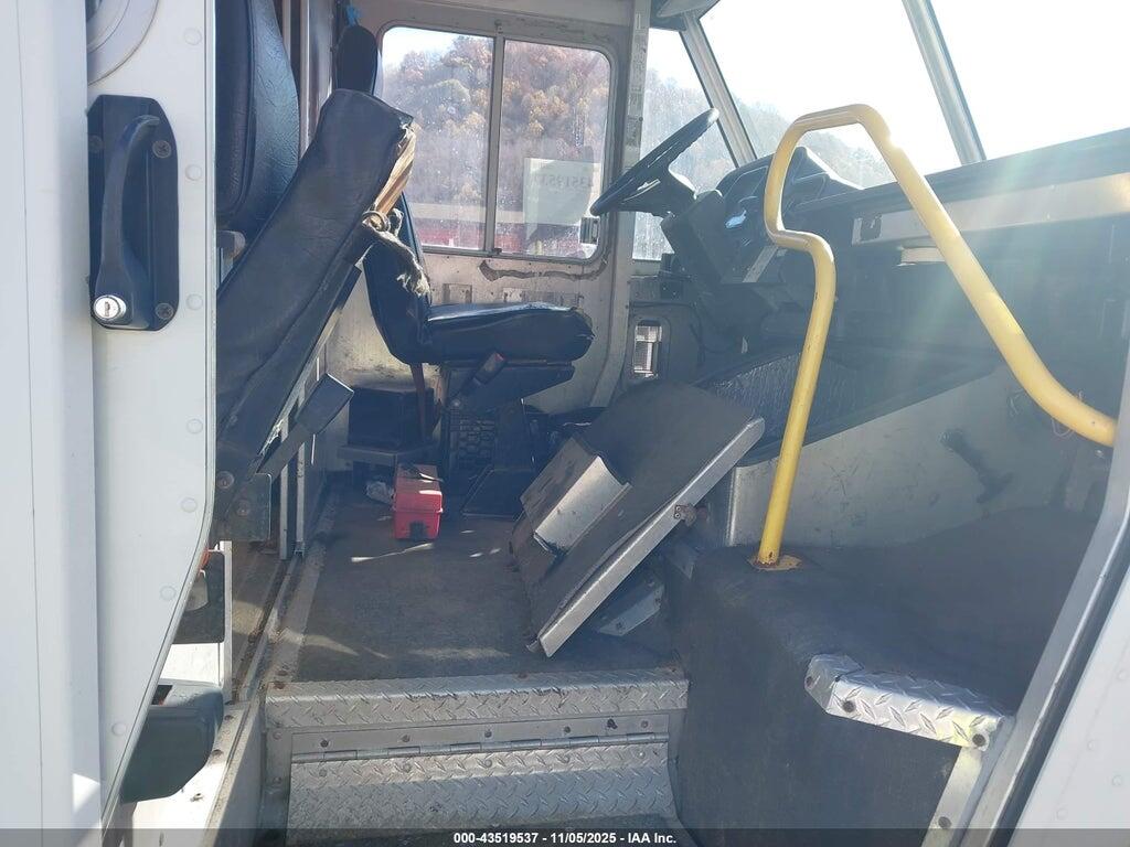 4UZAC3DV6CCBN1753 2012 FREIGHTLINER CHASSIS photo no. 6